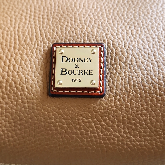 Gorgeous NWOT Dooney & Bourke Triple Zip Carmel Leather Messenger Bag 🤎🧡 - Picture 4 of 16